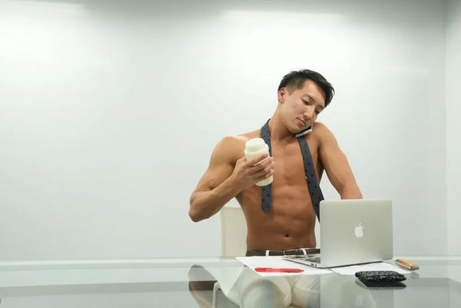 再见金钱，前往贫困村