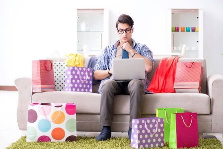 再见金钱，前往贫困村